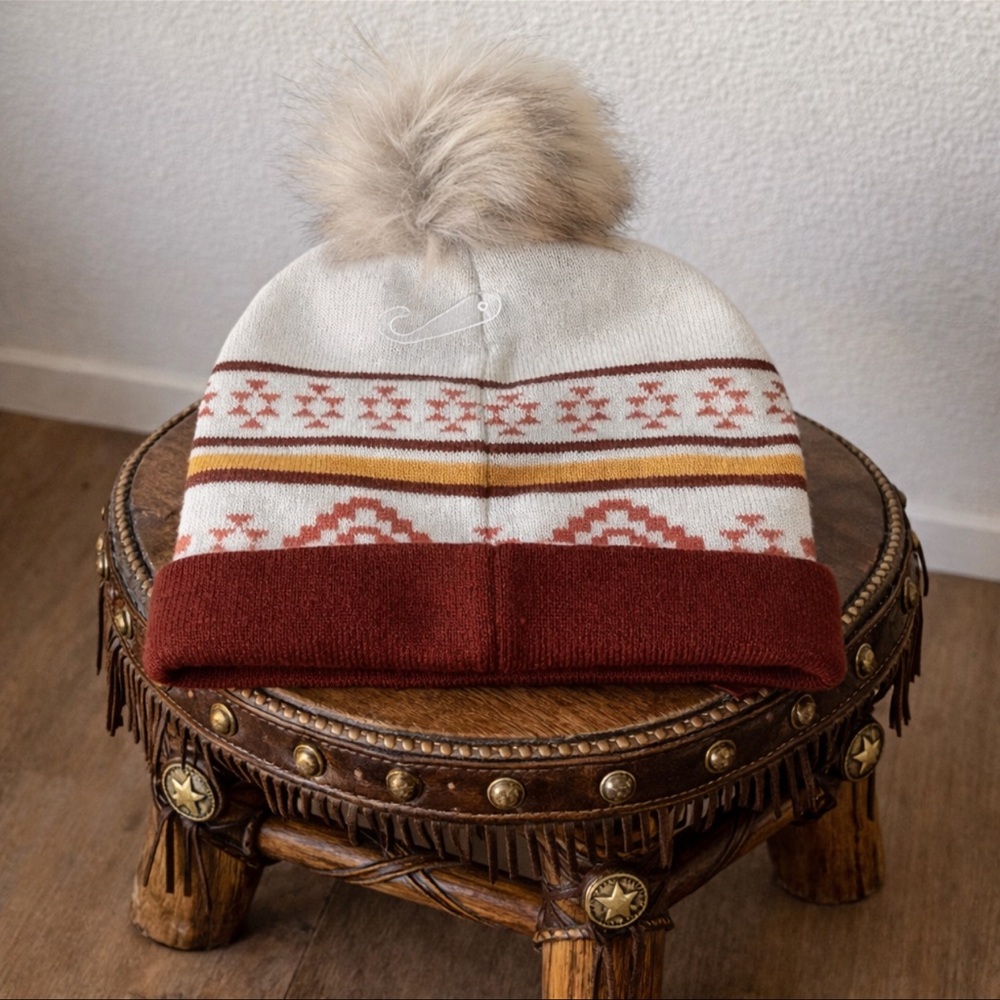 NWT. FRYE & CO Aztec Knit Pom Pom Beanie – Cream Burgundy Western Winter Hat. - Picture 2 of 4